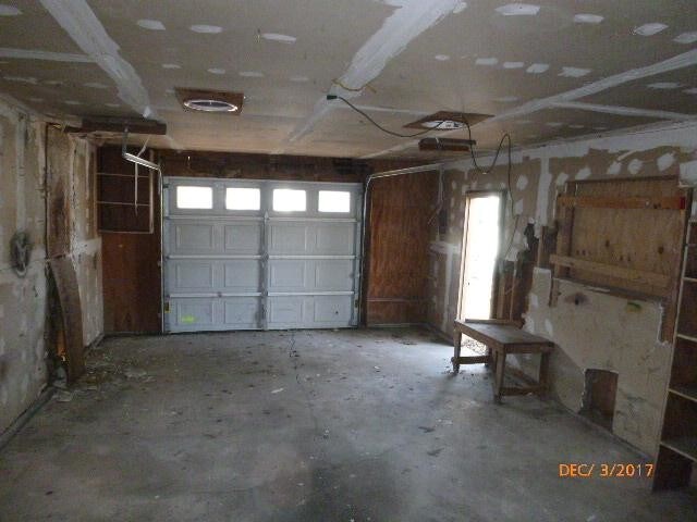 Building Photo - 1120 Southeast Garden Dr