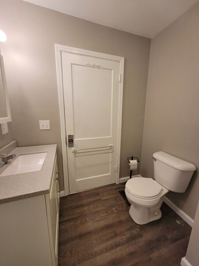 Foto del edificio - AUGUST MOVE IN! Nice 4 Bedroom Home Close ...