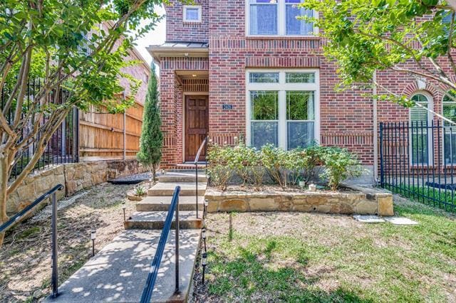 Building Photo - 2405 Throckmorton St