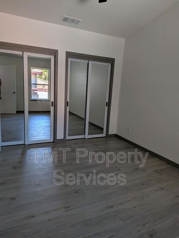 Foto del edificio - 7330 Stratford Pl