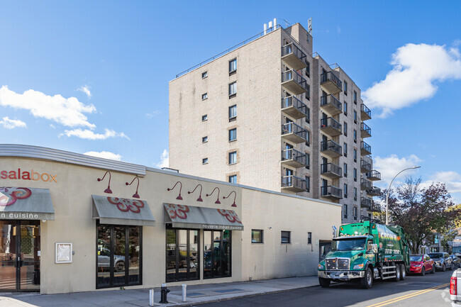 Building Photo - Bayside Plaza