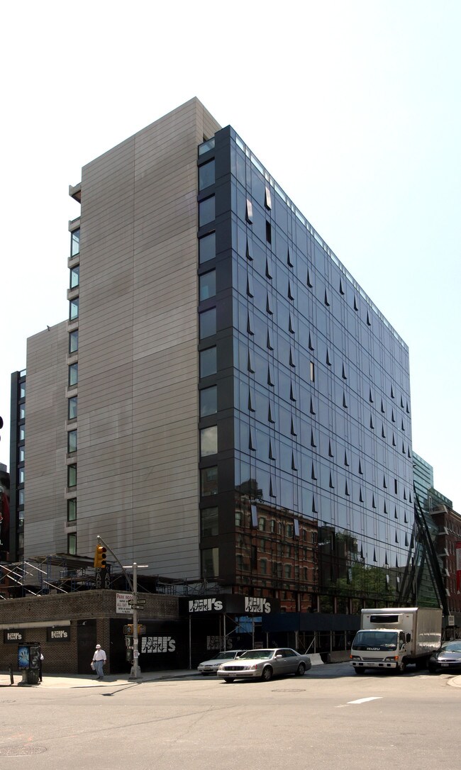 Building Photo - 505 Greenwich St