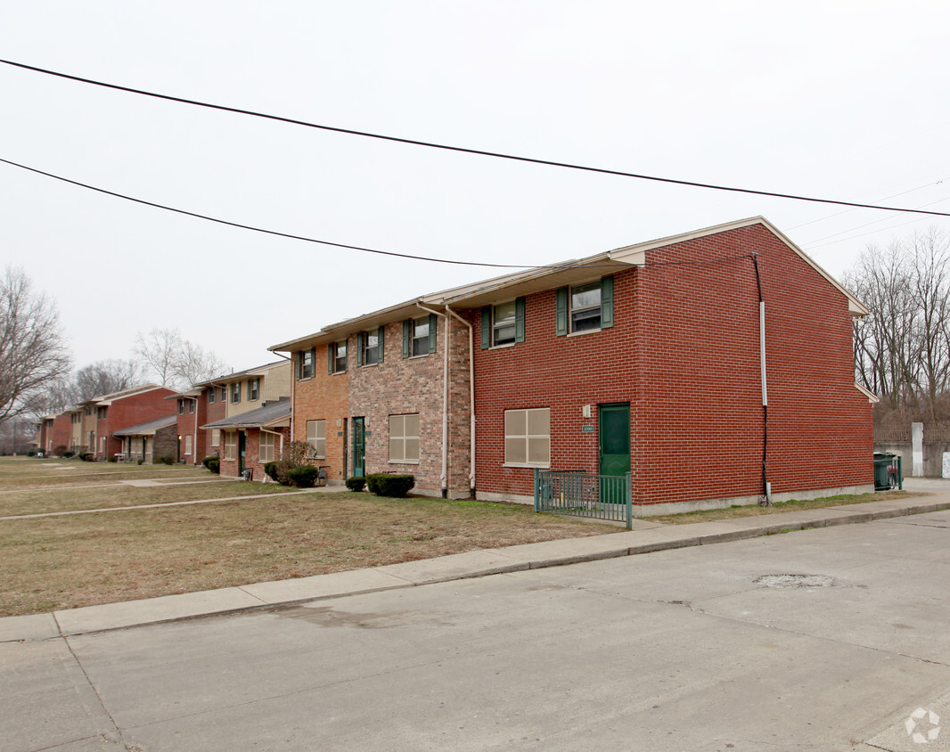 Primary Photo - 3104-3200 W Riverview Ave