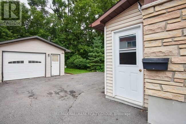 Building Photo - 79 Jolliet Ave