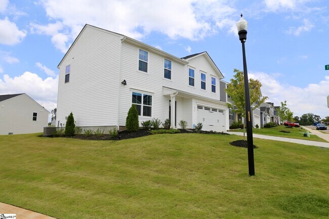 Building Photo - 601 Batchomble Ln