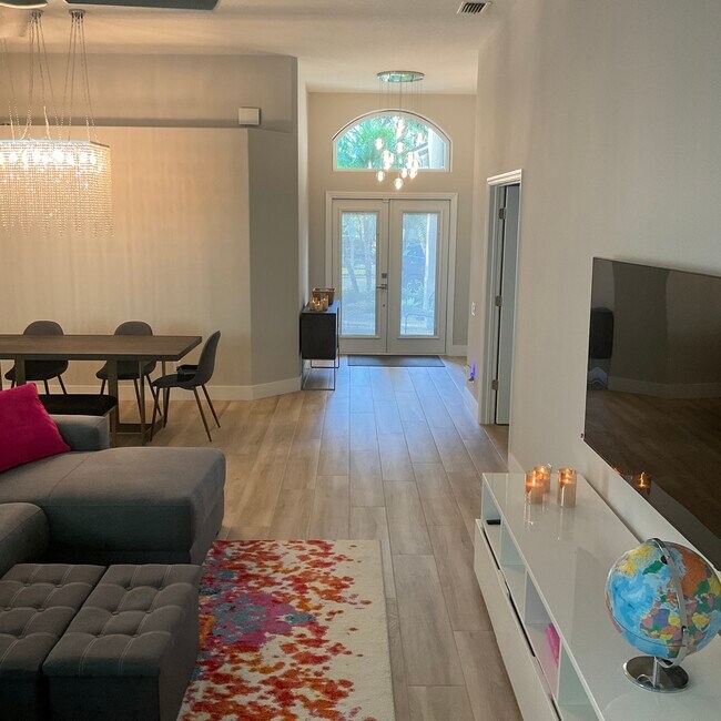 Foto del edificio - 8322 Whispering Woods Ct