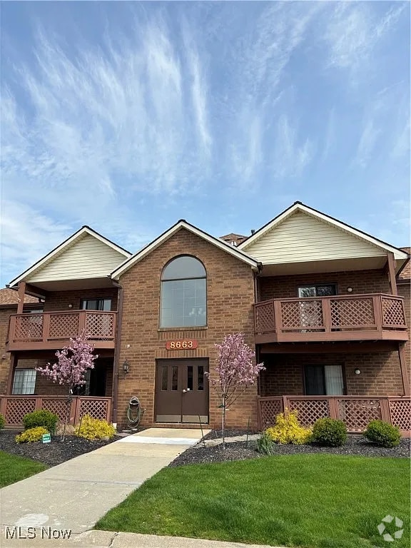 Building Photo - 8663 Scenicview Dr