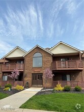 Building Photo - 8663 Scenicview Dr
