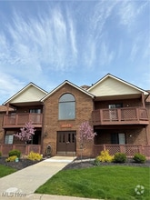 Building Photo - 8663 Scenicview Dr