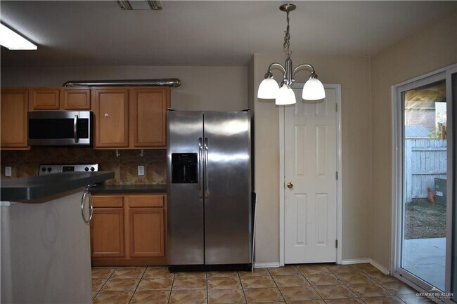 Building Photo - 14 Nightshade Ave