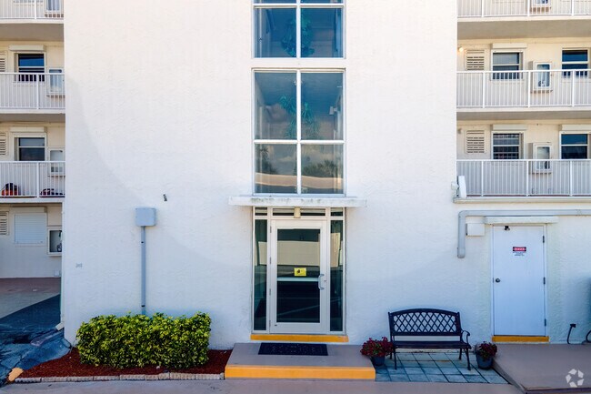 555 Fillmore Ave Cape Canaveral, FL 32920-3182 - Windjammer