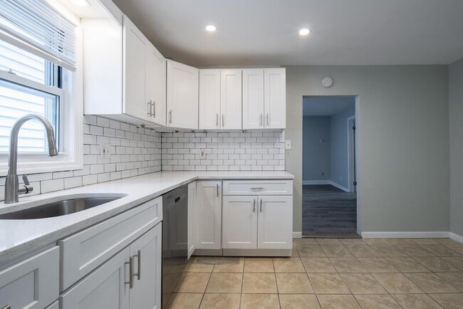Building Photo - 623 4th St