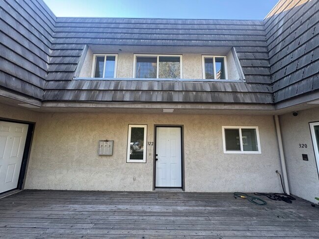 Foto del edificio - Beaitifully updated 2 bedroom 1.5 bathroom...