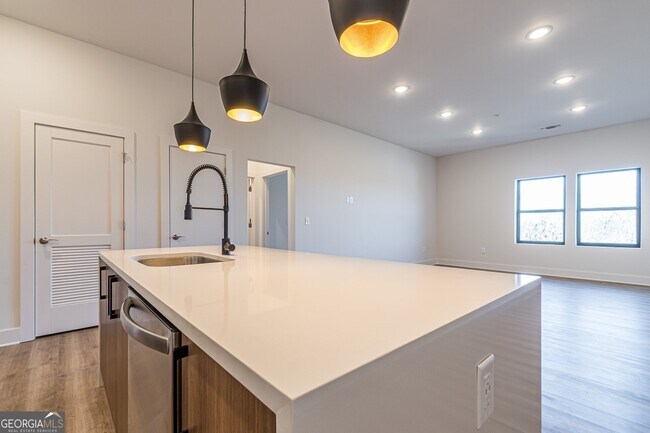 Foto del edificio - 112 Rogers St NE