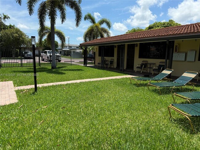 Foto del edificio - 811 NE 10th St