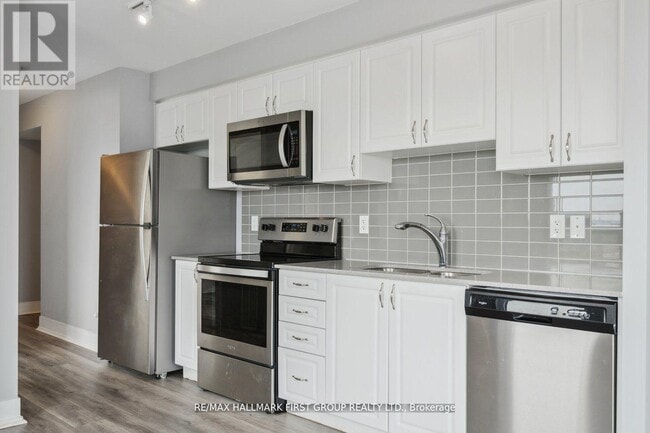Building Photo - 1255 Bayly St