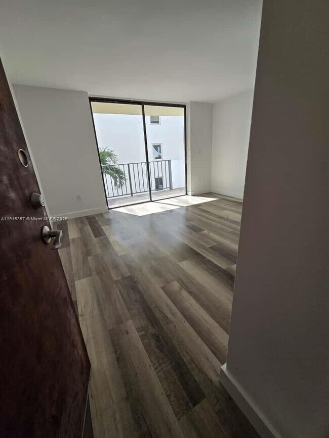 Foto del edificio - 1673 Bay Rd