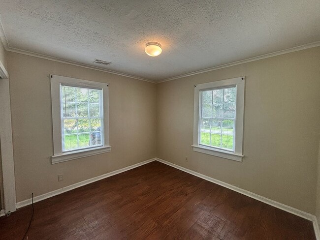 Building Photo - 7 Newberry Dr