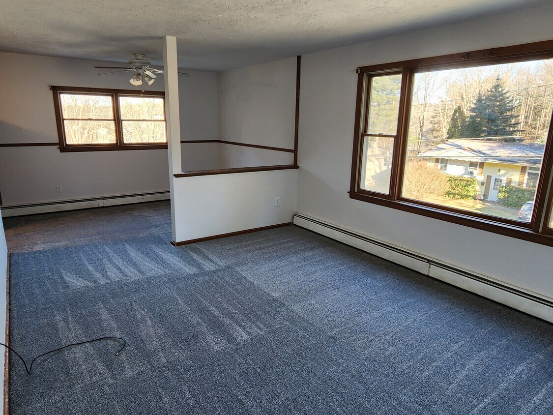 Living and dining area - 39 Lake St