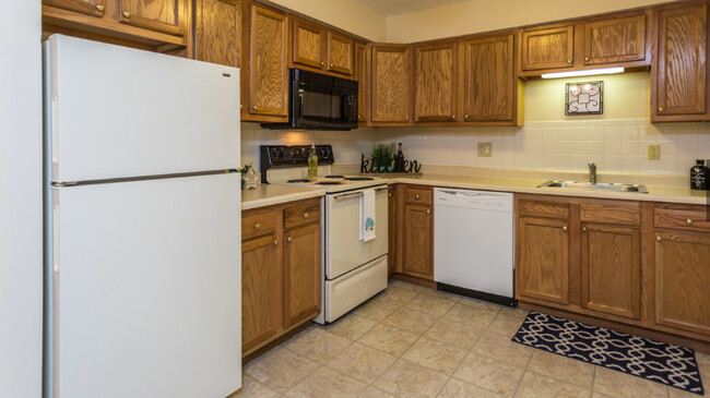 one bedroom kitchen - Little Acres Apartments & Townhomes