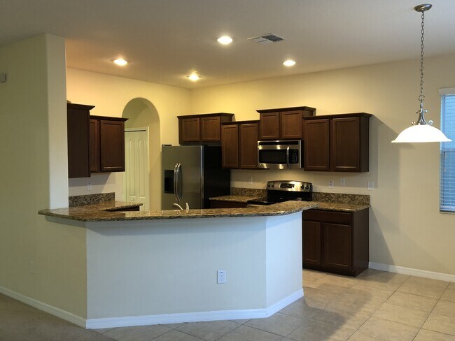 Building Photo - Beautiful Renovated 3/2.5 Located In Indep...