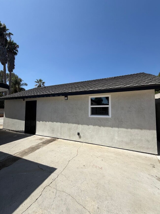 Building Photo - 15327 S Butler Ave