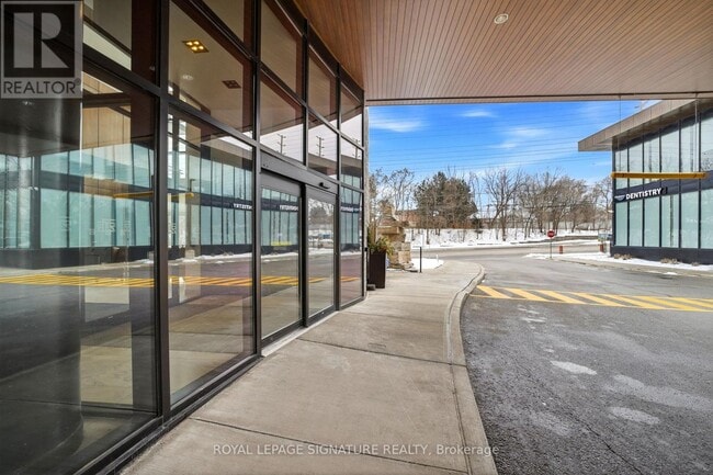 Photo du bâtiment - 1575 Lakeshore Rd W