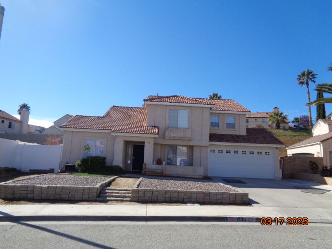 Foto principal - Cute and Clean 2 Story West Palmdale Home