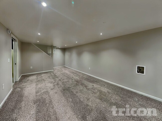 Foto del edificio - 7035 Montroff Cir