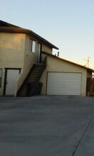 Building Photo - 337 S Sunset St