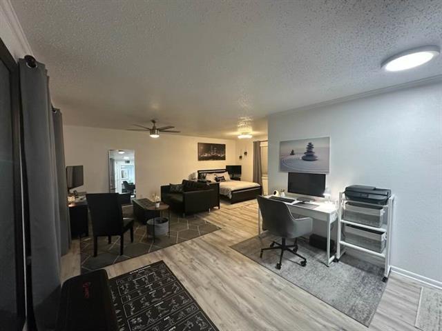 Foto principal - 5036 N Hall St