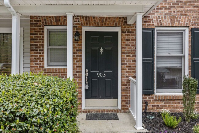 Foto del edificio - Modern Comfort & Convenience in Regents Green Townhome