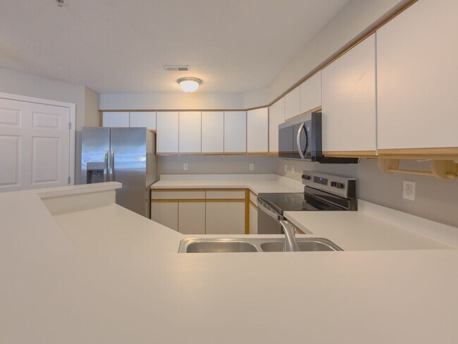 Building Photo - Maintenance-Free Condo Living in South Ann Arbor