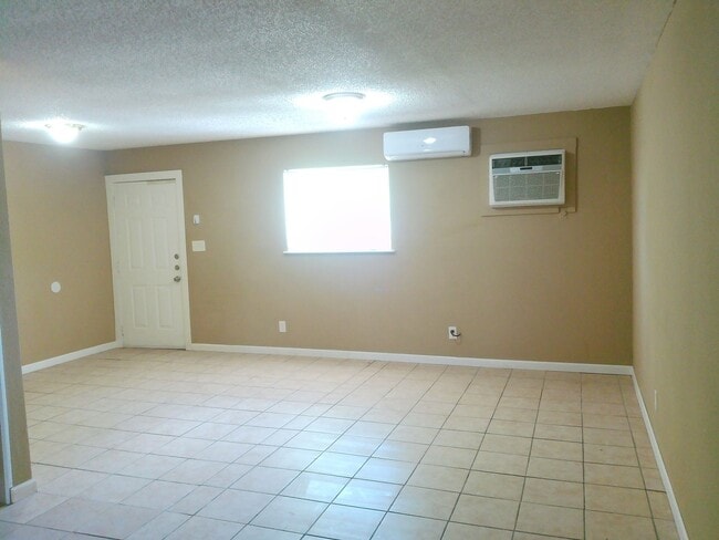 Building Photo - 2701 Nemec St