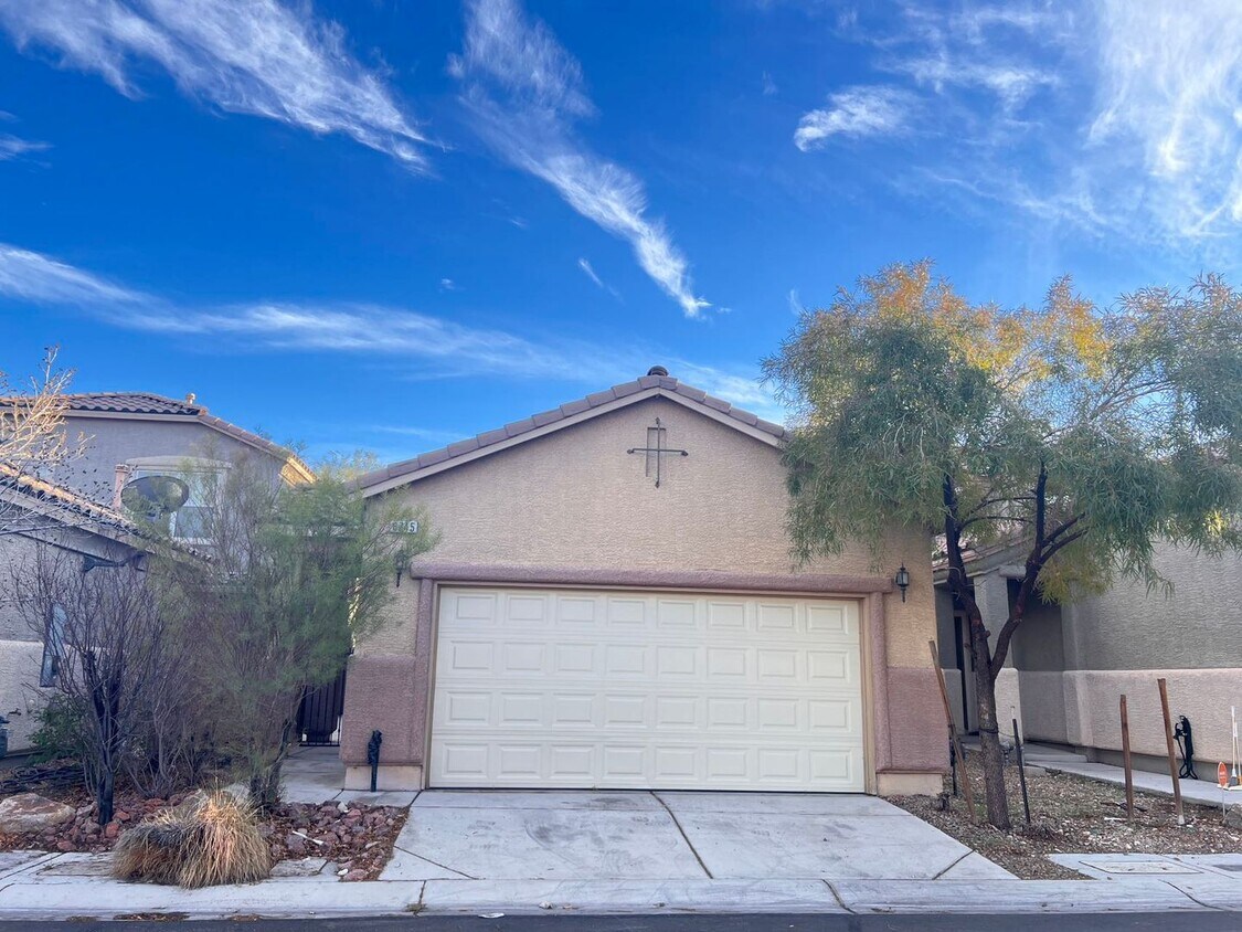 8745 Salvestrin Point Ave, Las Vegas, NV 89113 House Rental in Las