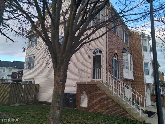 Foto del edificio - 3 br, 4 bath Townhome - Uniform Dr.