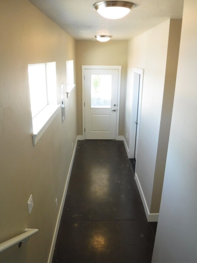 Foto del edificio - Chic artist-style lofts home with 3 bed 2.5 bath near Boise Greenbelt.