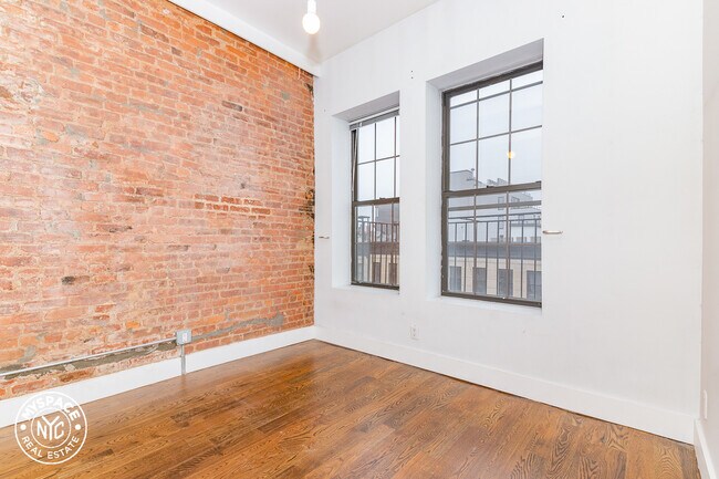 Building Photo - 104 Rogers Ave
