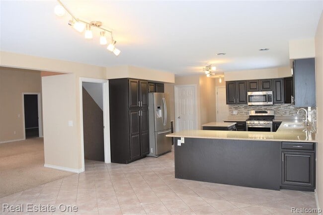 Building Photo - 5841 Ruby Dr