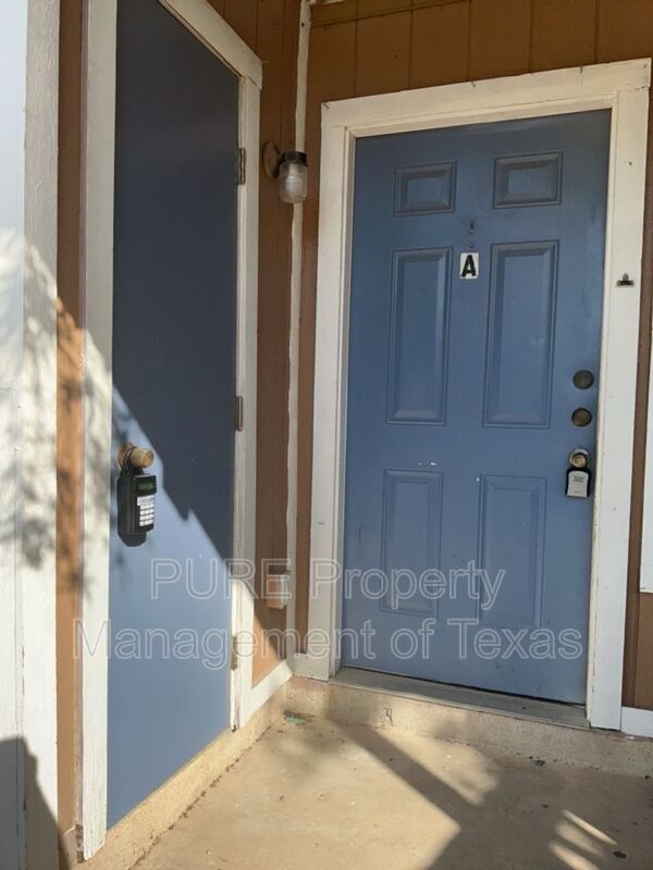 Foto del edificio - 403 Hedgewood Dr