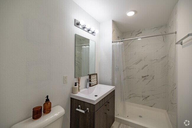 2BR, 2BA - 1,176SF - Model D - Secondary Bathroom - Modern Towers Apartments