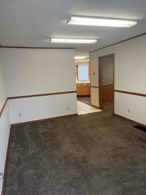 Building Photo - 842 W Pershing St