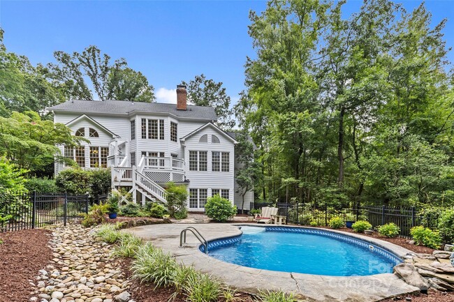 Foto del edificio - 1615 Walden Pond Ln