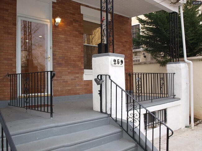 Building Photo - 259 E Sydney St