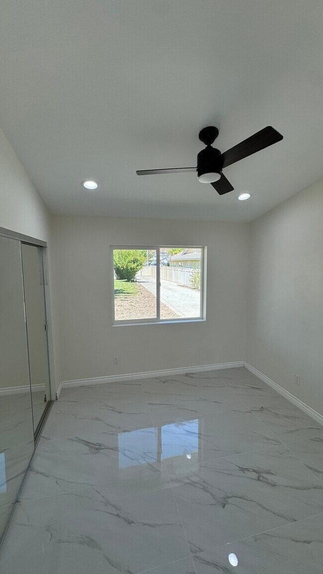 Foto del edificio - 28349 Saffron Ave