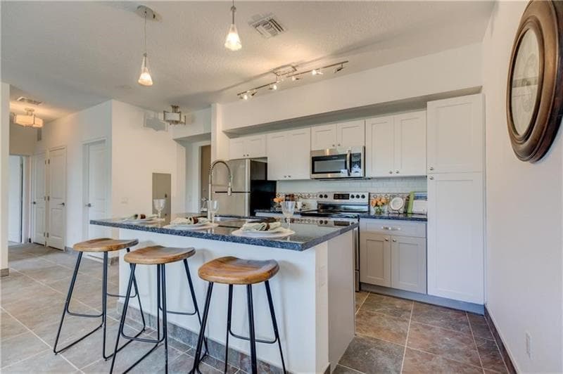 Foto principal - 1550 NE 34th Ct