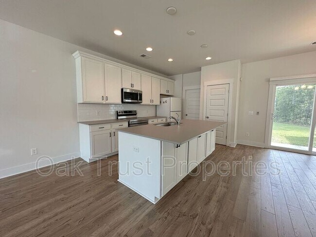 Foto del edificio - 7800 Park Gate Dr