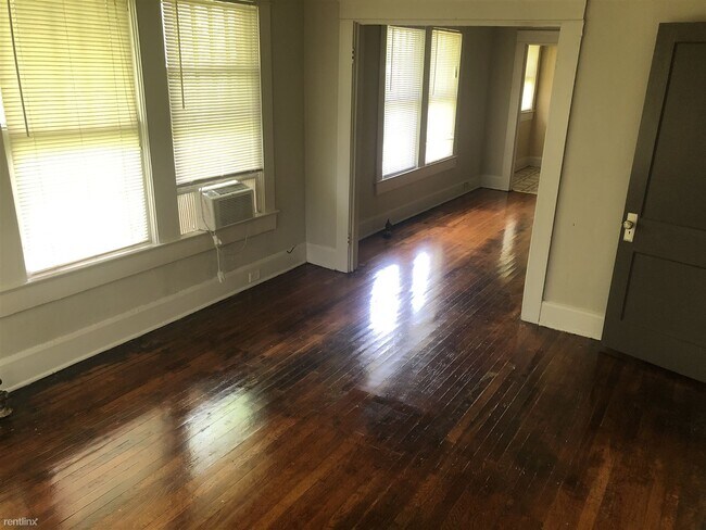 Foto del edificio - 912 McMillon Ave