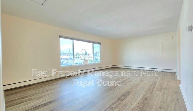 Building Photo - 2327 Lombard Ave