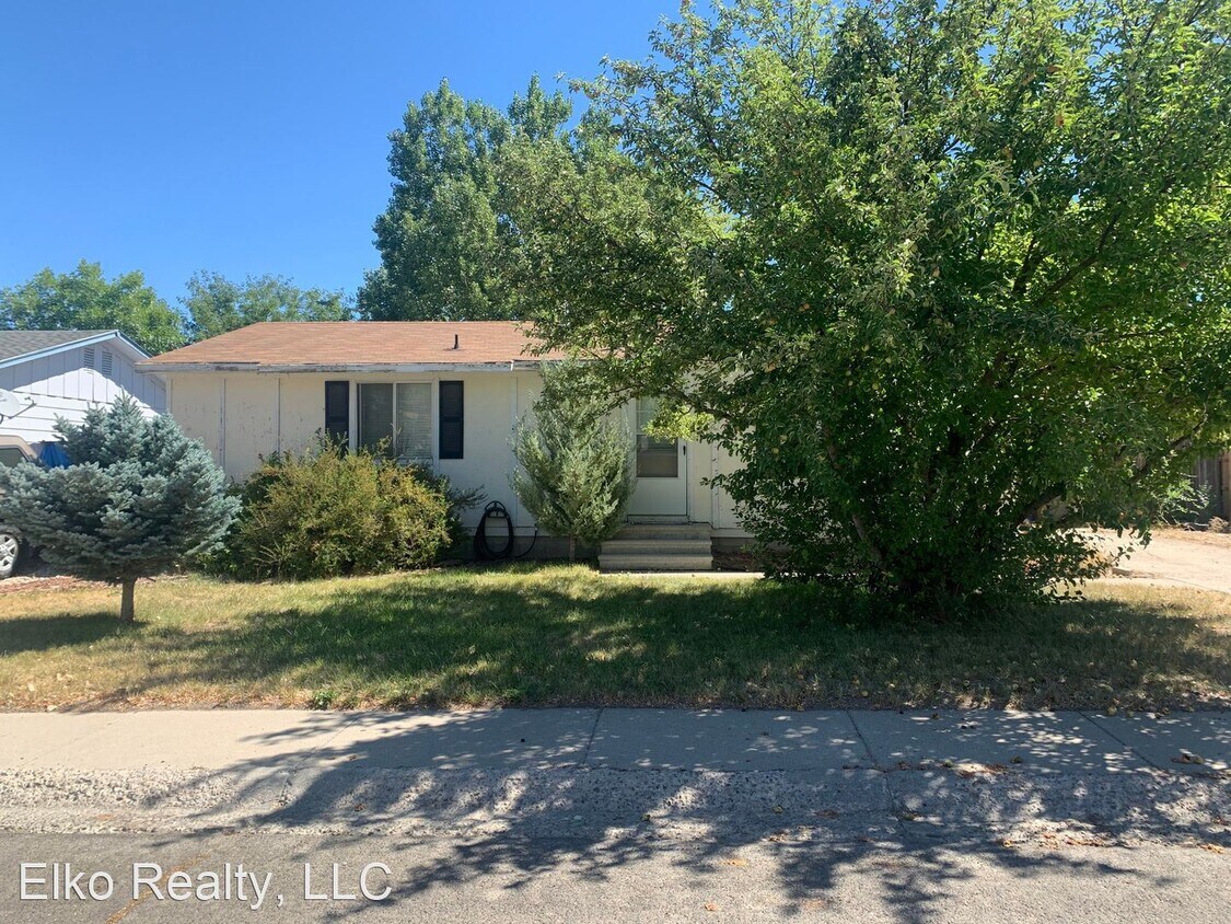 2 br, 1 bath House 3356 Freeport Avenue House Rental in Elko, NV